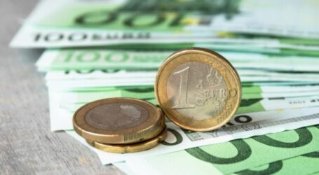 Προϋπολογισμός: Πρωτογενές πλεόνασμα 8 δισ. ευρώ το 2025 – Εισπράξεις φόρων 451 εκατ. ευρώ πάνω από τον στόχο, δαπάνες 3,5 δισ. κάτω από τις προβλέψεις
